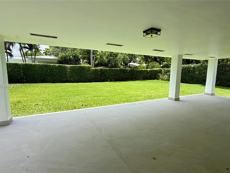 7700 SW 52nd Ct — Photo 16