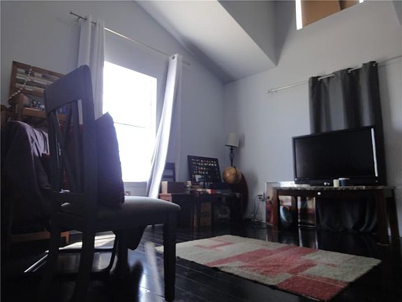 5th image of 2330 Edenborn Ave #301