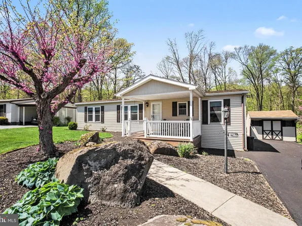 220 Maple Ave, Manheim, PA 17545