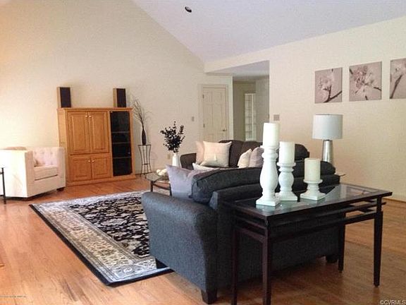 5th image of 108 Martin Ct