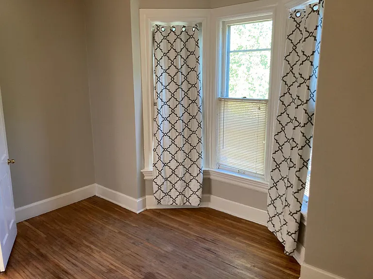 699 Surrey Ave — Photo 1