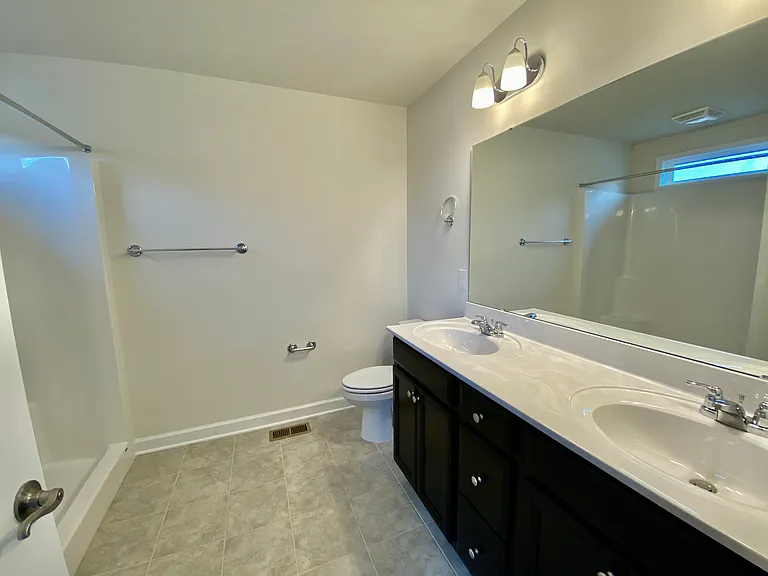 435 John Adams Dr — Photo 14