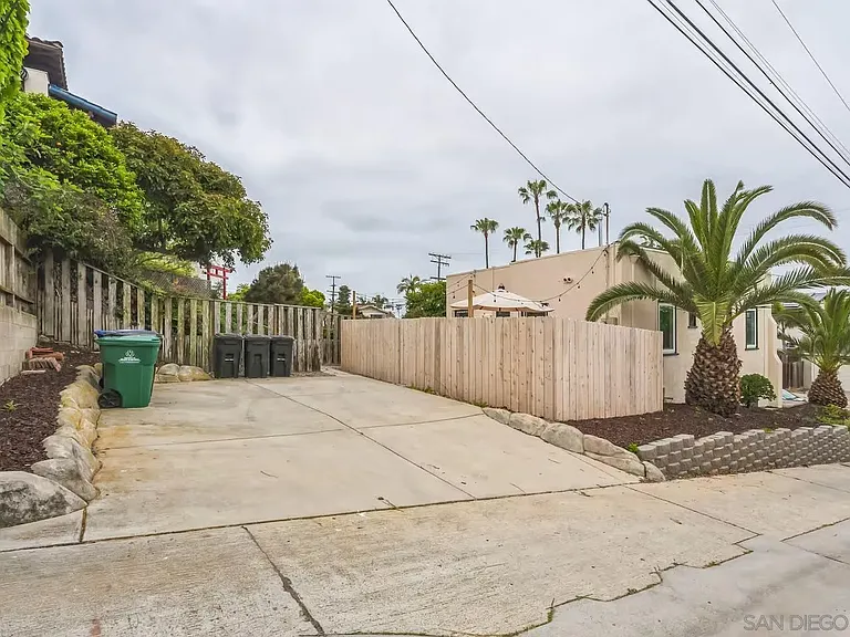 2147 Guizot St — Photo 20