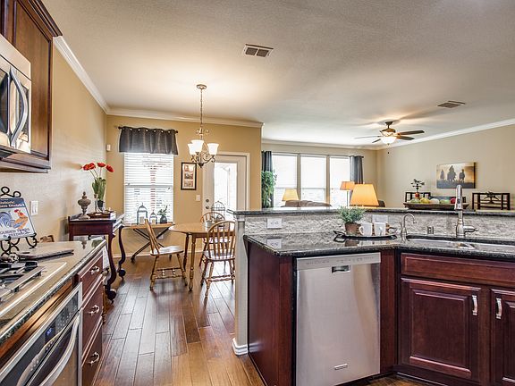 5th image of 2592 Oyster Bay Dr