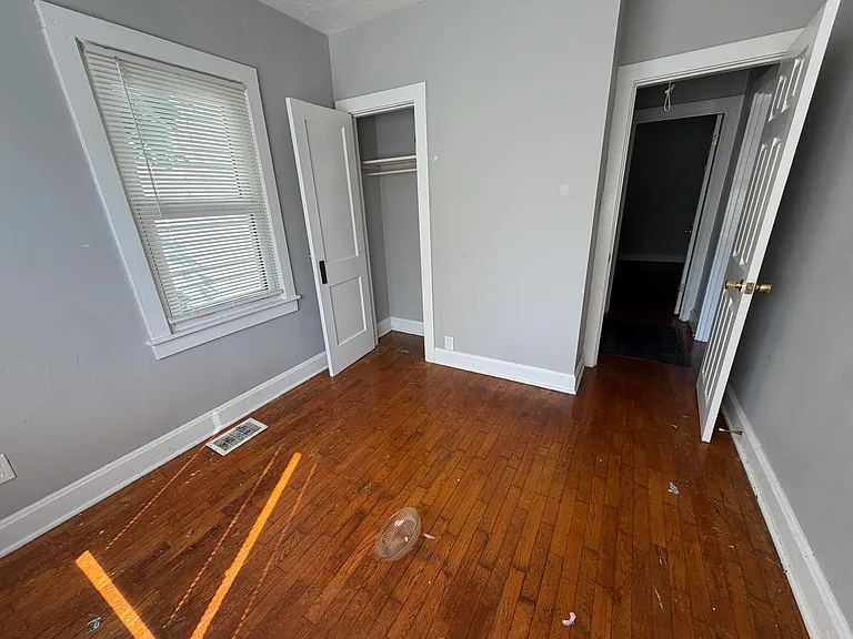 135 Clyde St — Photo 5