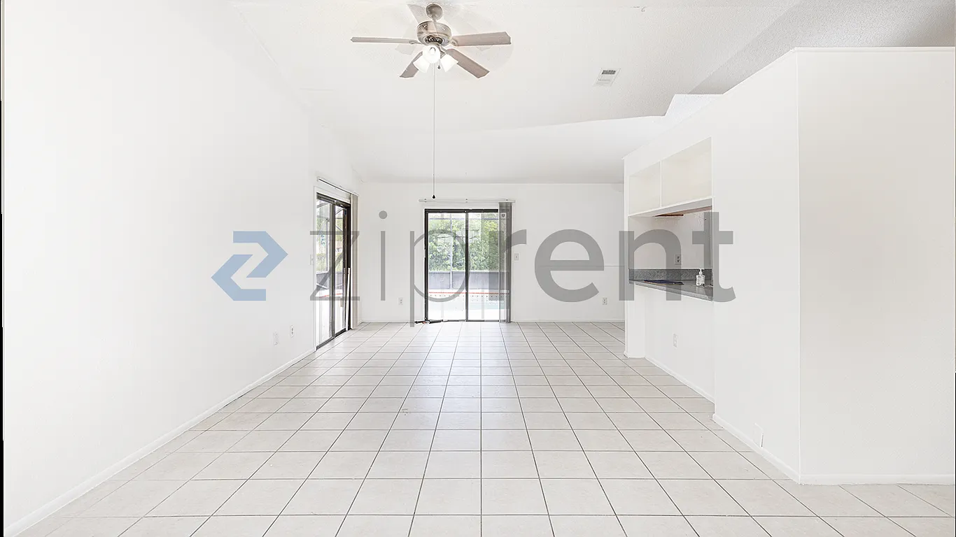 3 bed, 1153 sqft, $2,445 — Photo 4