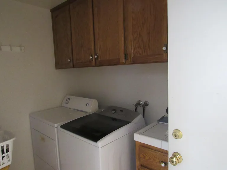 1940 Lawrence Ave — Photo 17