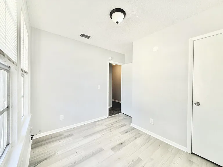 725 14th Ave S #D — Photo 20