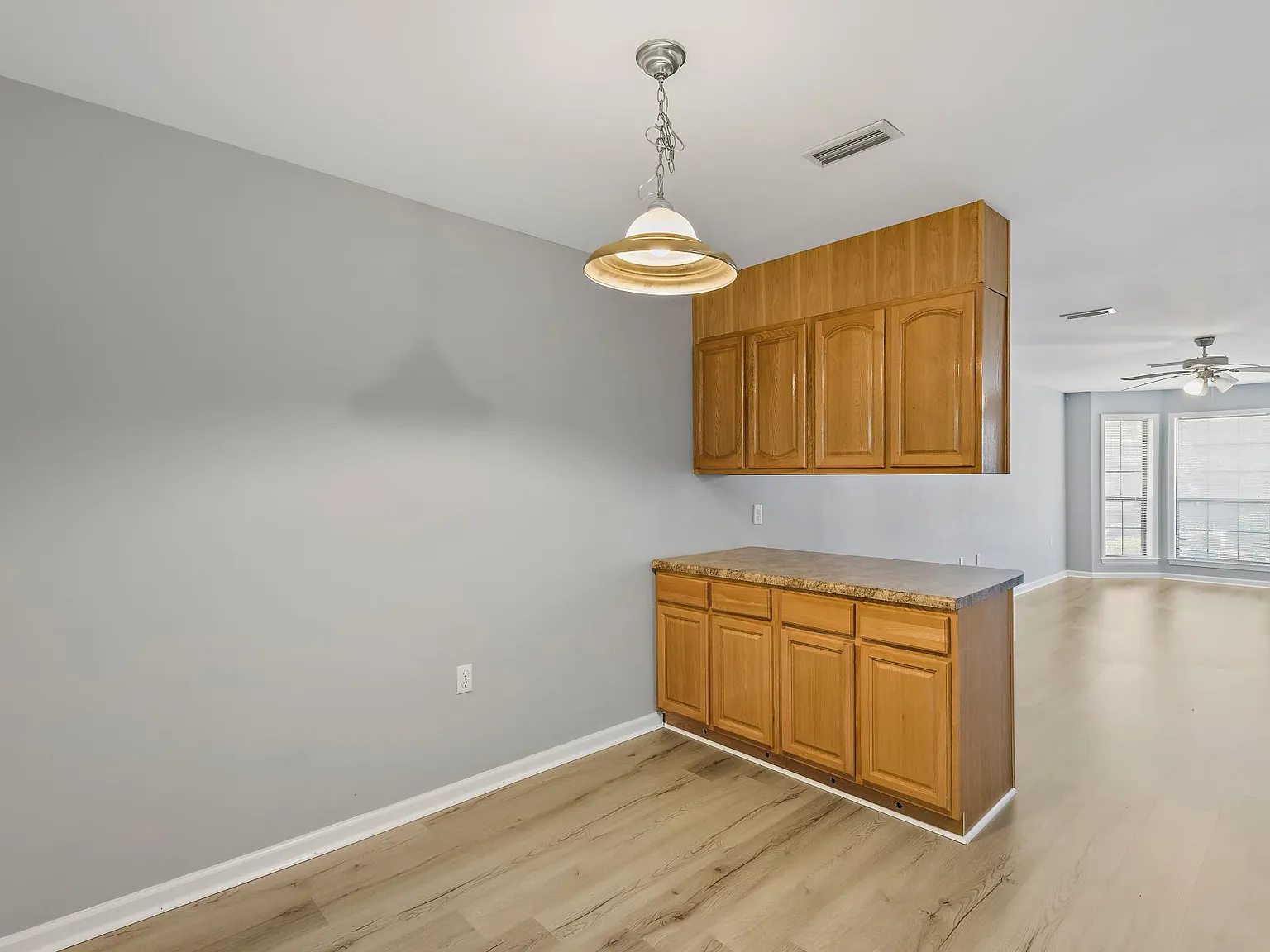 205 Lakeview Dr — Photo 4
