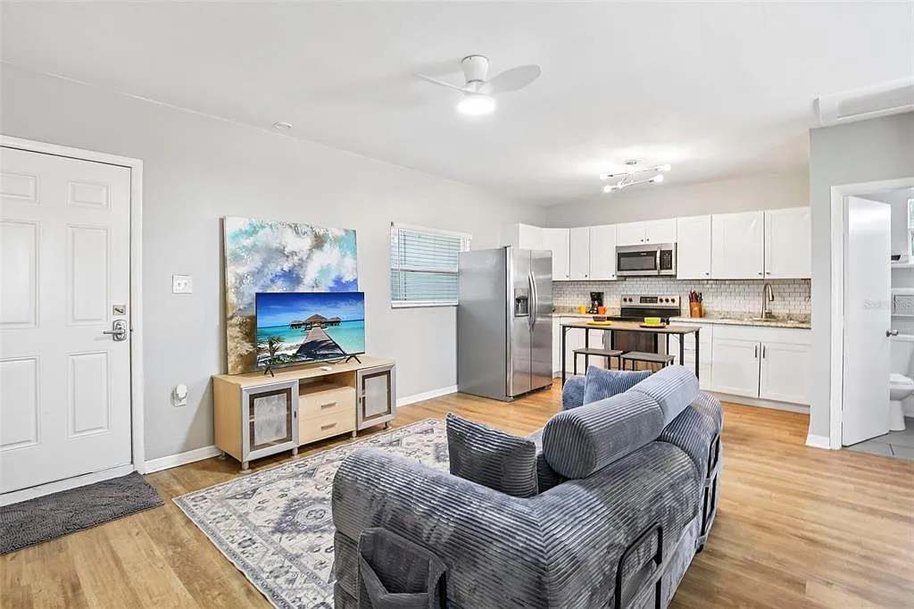 Studio, 1.0 bath, 612 sqft, $1,700 — Photo 3