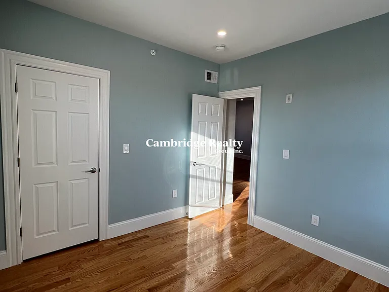 75 Winchester St #3T — Photo 12