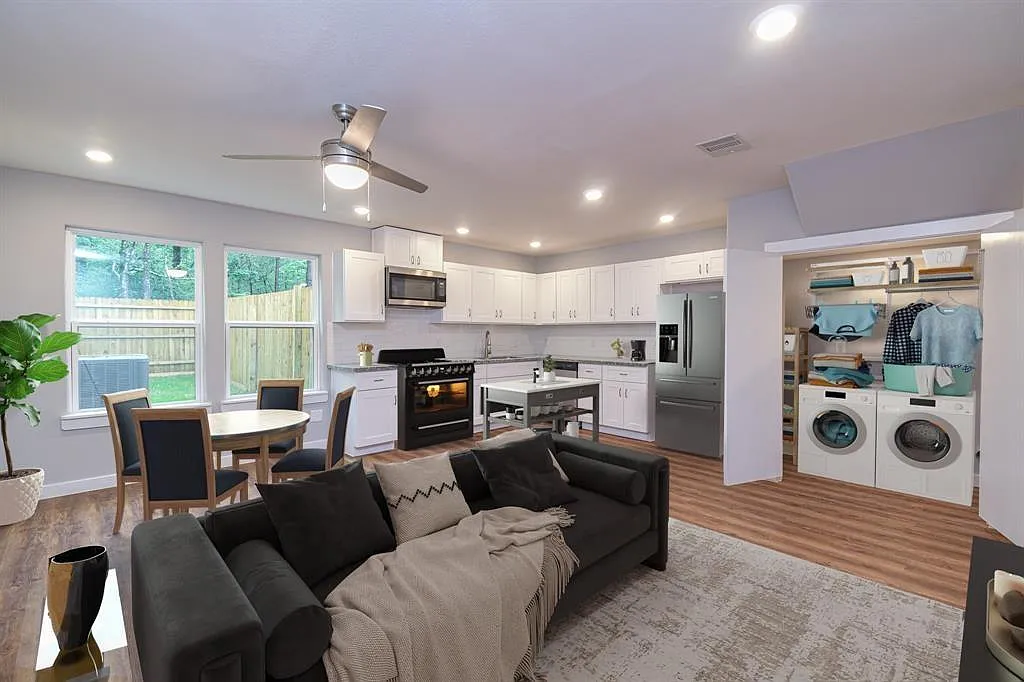 3 bed, 2.0 bath, 1150 sqft, $1,600 — Photo 1