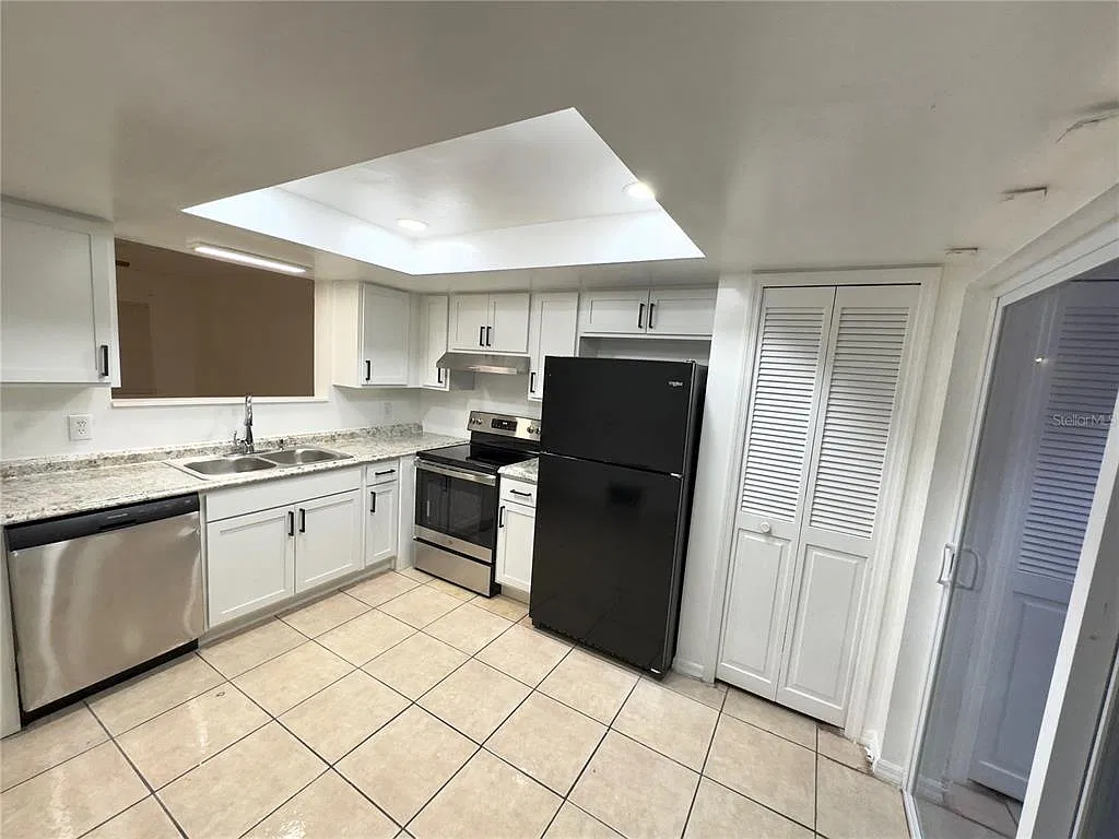 2 bed, 2.5 bath, 1280 sqft, $1,775 — Photo 2