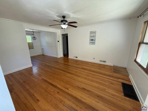 831 SW Wayne Ave, Topeka, KS 66606