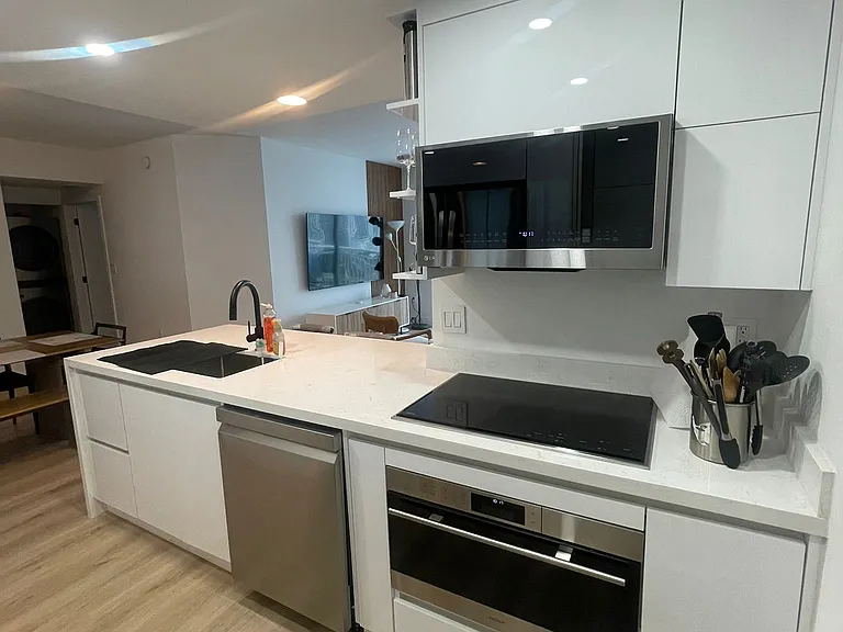 275 NE 18th St #Penthouse 05 — Photo 6