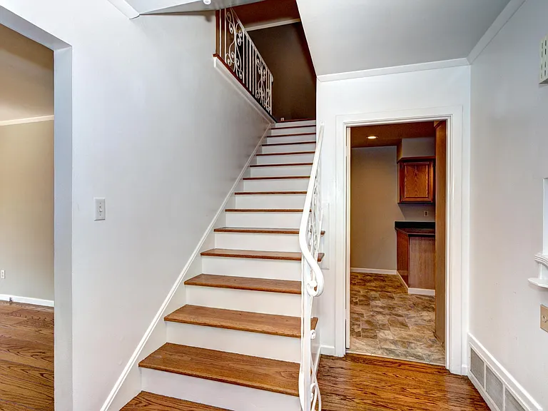 1612 Albemarle Way — Photo 6