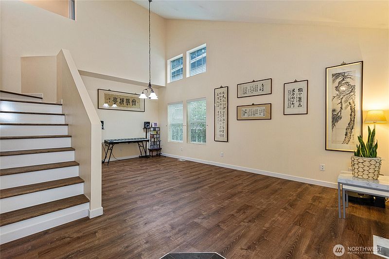 5th image of 28104 Maple Ridge Way SE
