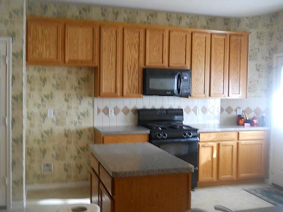 3rd image of 10103 Goldenview Park Ln