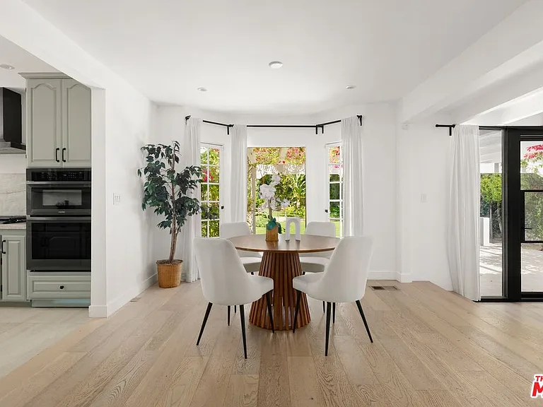 712 N Rodeo Dr — Photo 11