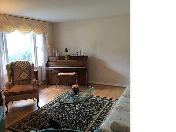 3rd image of 194 Donna Lea Blvd