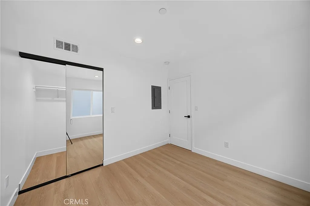 3 bed, 1100 sqft, $3,700 — Photo 4