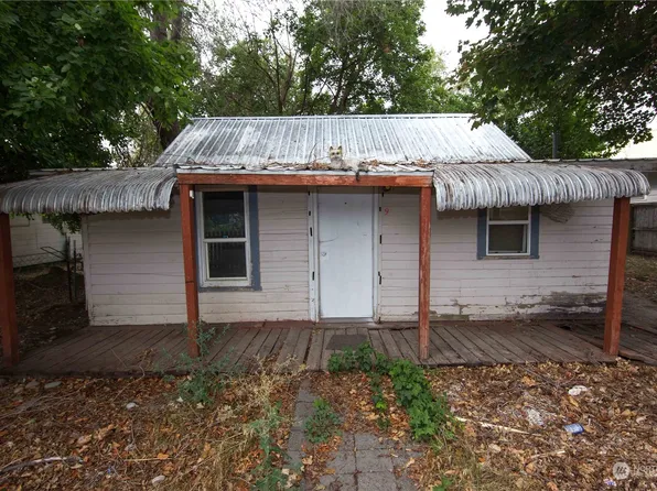 9 N Douglas Street, Omak, WA 98841