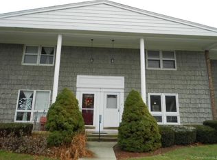 21 Carriage Path N, Milford, CT 06460