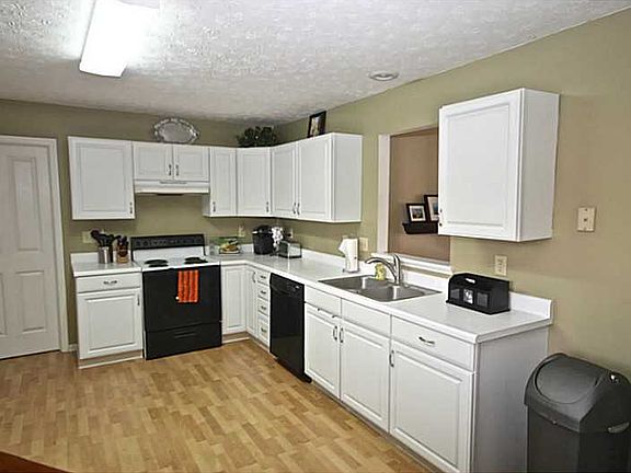 5th image of 6123 White Birch Dr