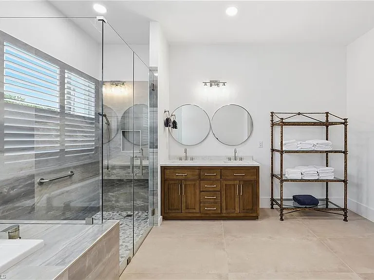 1232 Royal Palm Dr — Photo 16