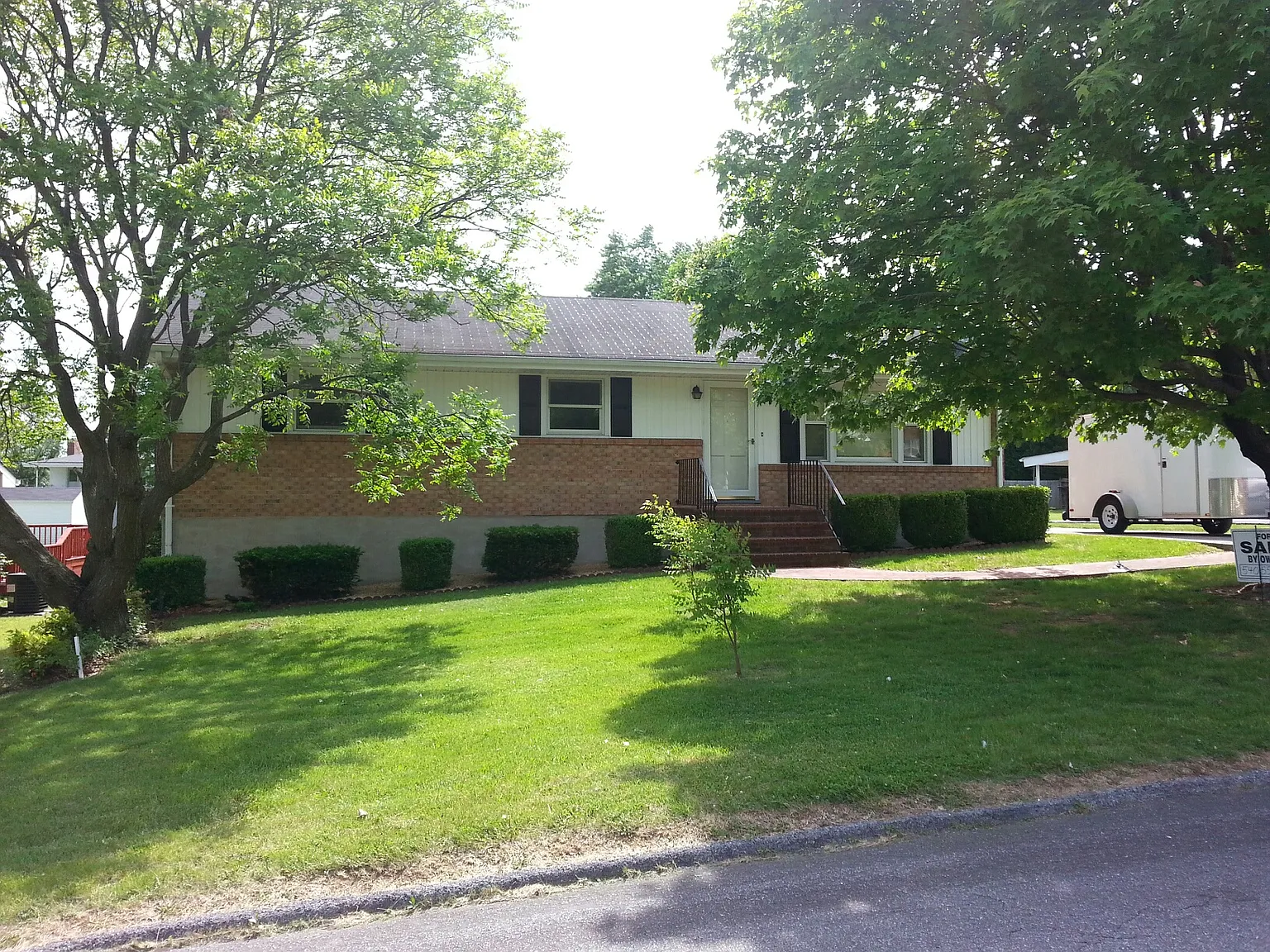 2908 Neil Dr photo 1