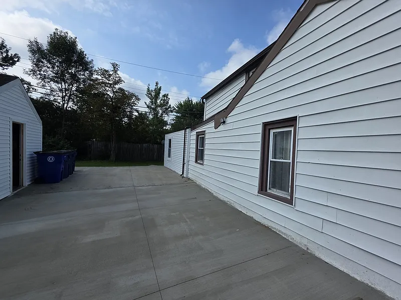 2 bed, 1.0 bath, 600 sqft, $1,100 — Photo 2
