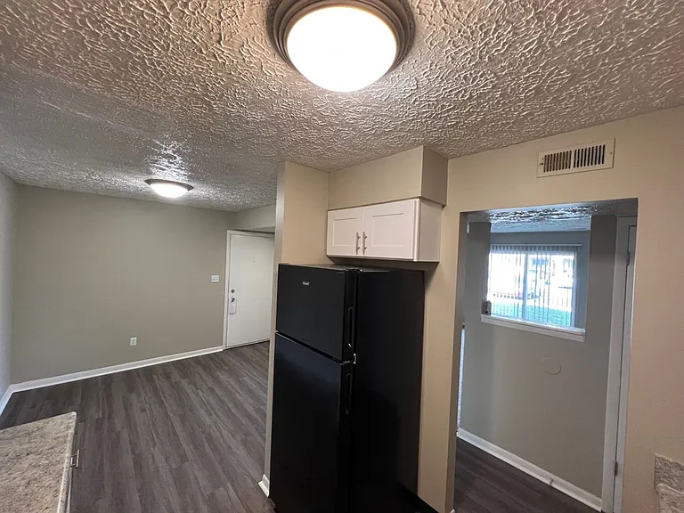 Cross Lakes Apartments — Photo 29