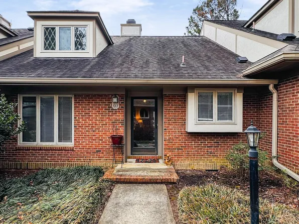 127 Essex Dr, Chapel Hill, NC 27514