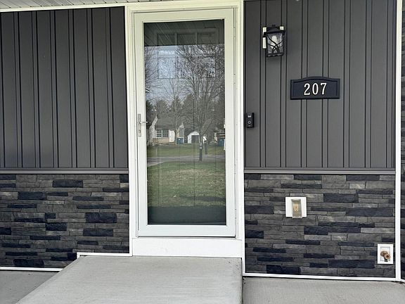 3rd image of 207 Stauffer Dr