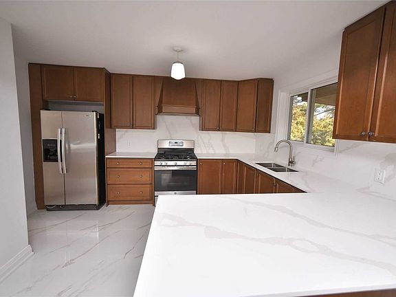 4th image of 445 Willis Dr