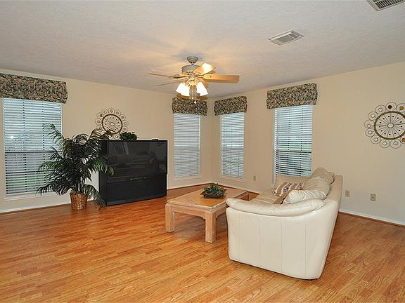 4th image of 9831 Westminster Dr