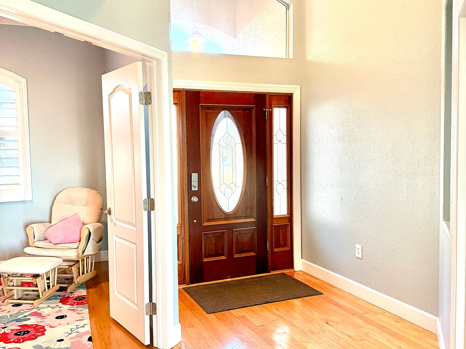 5 bed, 2290 sqft, $3,999 — Photo 2