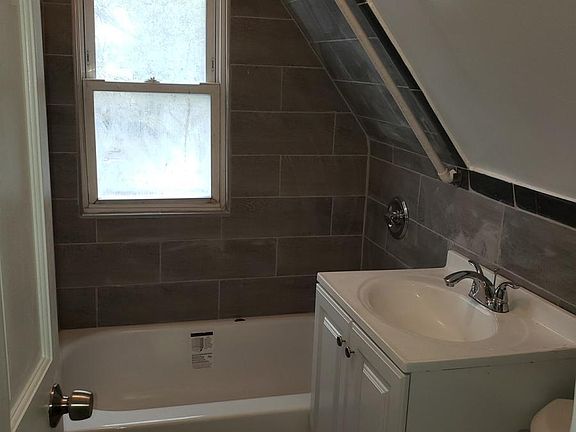 5th image of 19 Nassau Pl #3