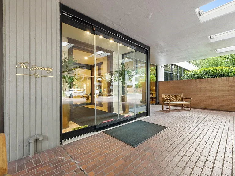 15 Greenway Plz #10G — Photo 7