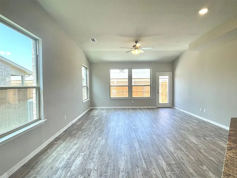 3342 Solana Cir — Photo 4