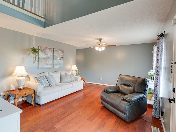 4th image of 405 Bryn Mawr Cir