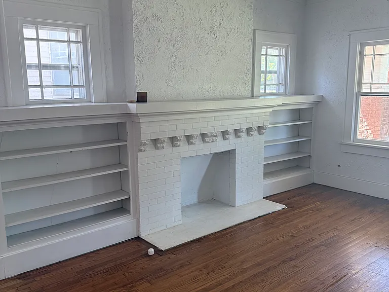 320 W 7th Ave — Photo 3