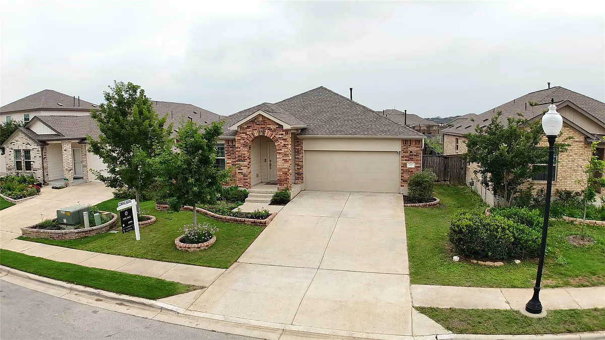Building Photo - 129 Esparza Dr