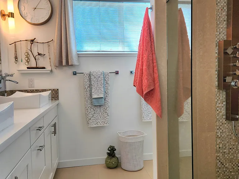 2726 Eldridge Ave — Photo 18