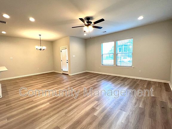 4th image of 1018 Bengal Crossing Ave