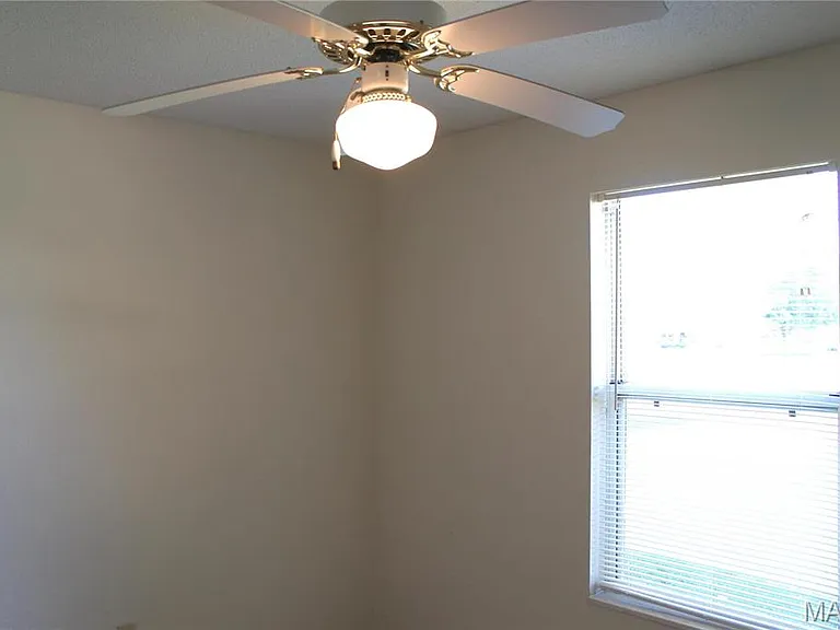 1631 Thunderbird Ln — Photo 21