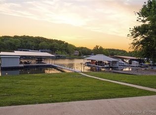 829 Red Oak Ln, Sunrise Beach, MO 65079