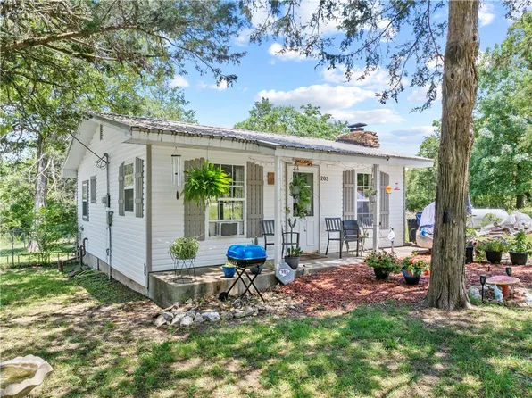 203 W Larchwood Dr, Diamond City, AR 72644