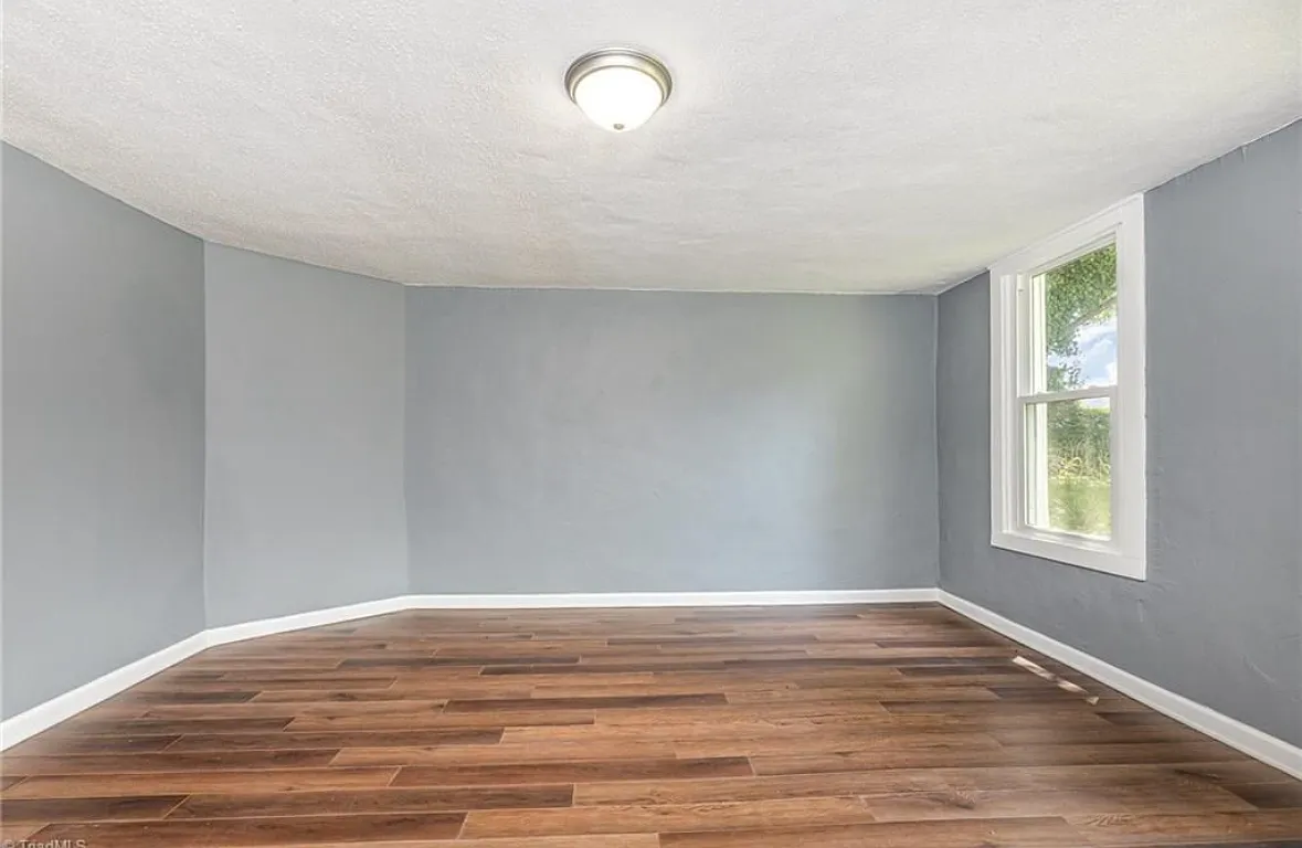 2 bed, 1.0 bath, 900 sqft, $1,150 — Photo 4