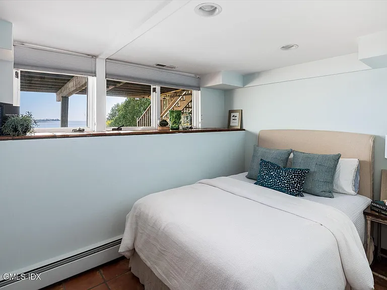 64 Ocean Dr E — Photo 23